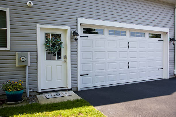 24/7 Emergency Garage Door Panel Replacement experts in Stockbridge, MI